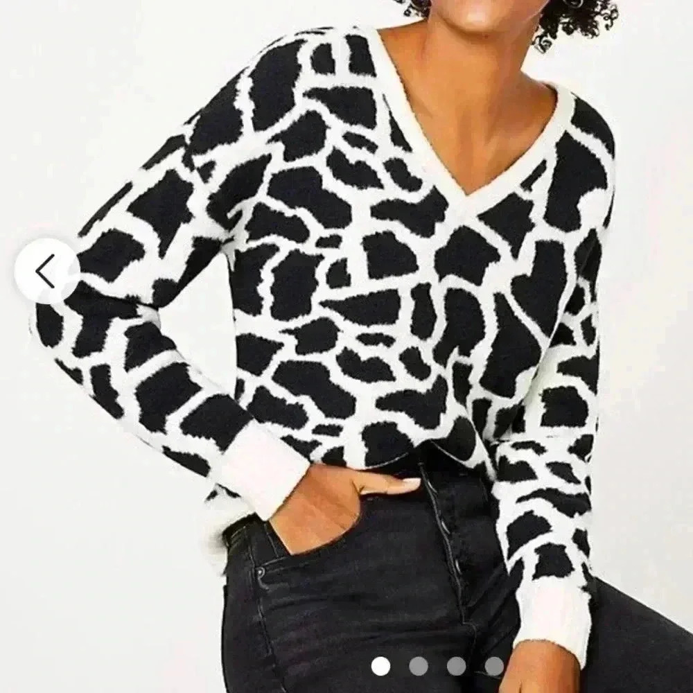 LOFT Petite Animal Spotted V-Neck Sweater